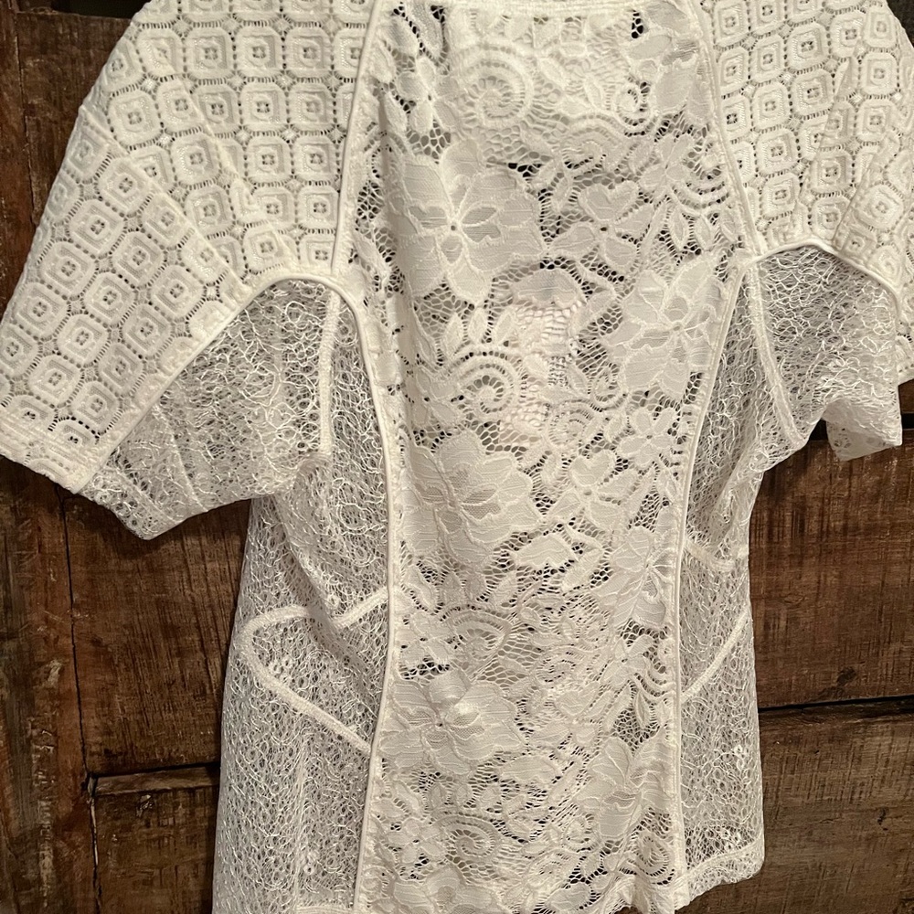 NWT In Earnest by Byron Lars white lacy top - Picture 2 of 2